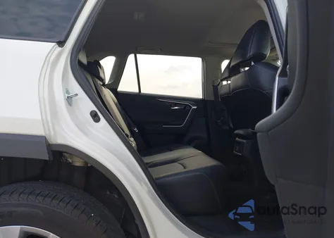 2021 Toyota Rav4 Limited z USA, uszkodzony, nr VIN JTMY1RFV2MD083713